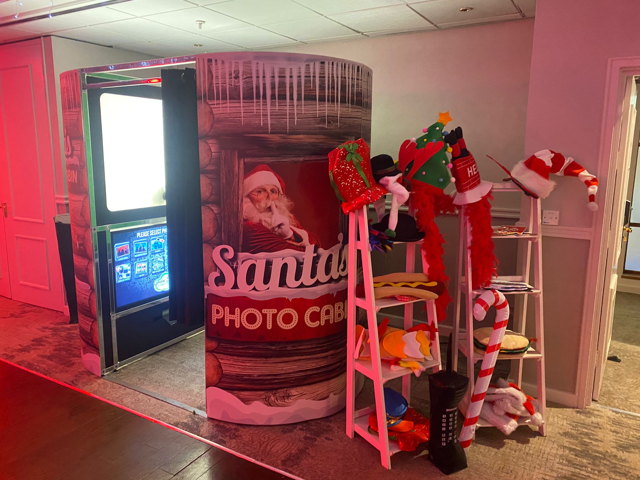 photo-booth santa themed